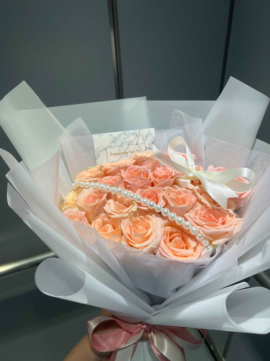 Peach Elegance (30 Roses)