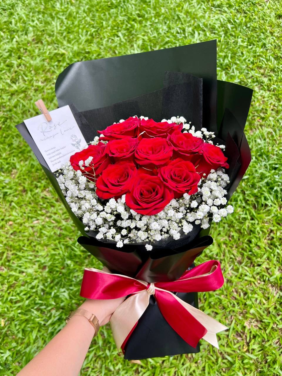 Crimson (10 Roses with Baby Breath)