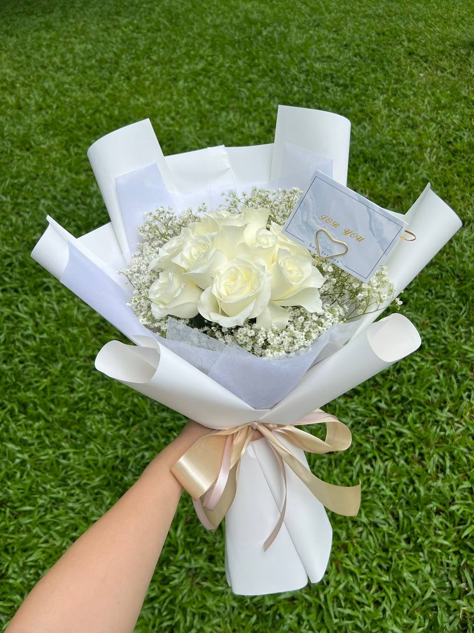Pure Love (10 Roses with Baby Breath)