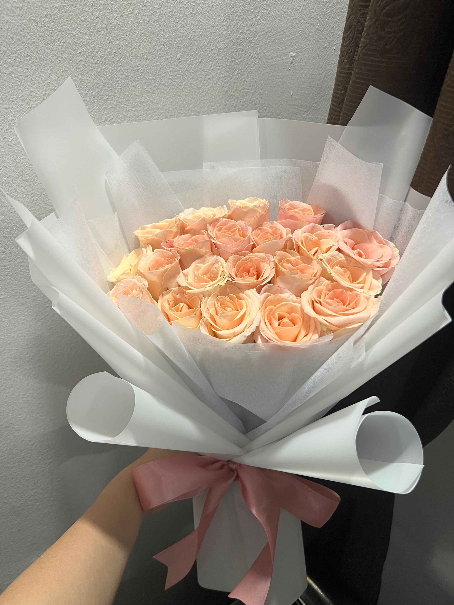 Peach Elegance (30 Roses)