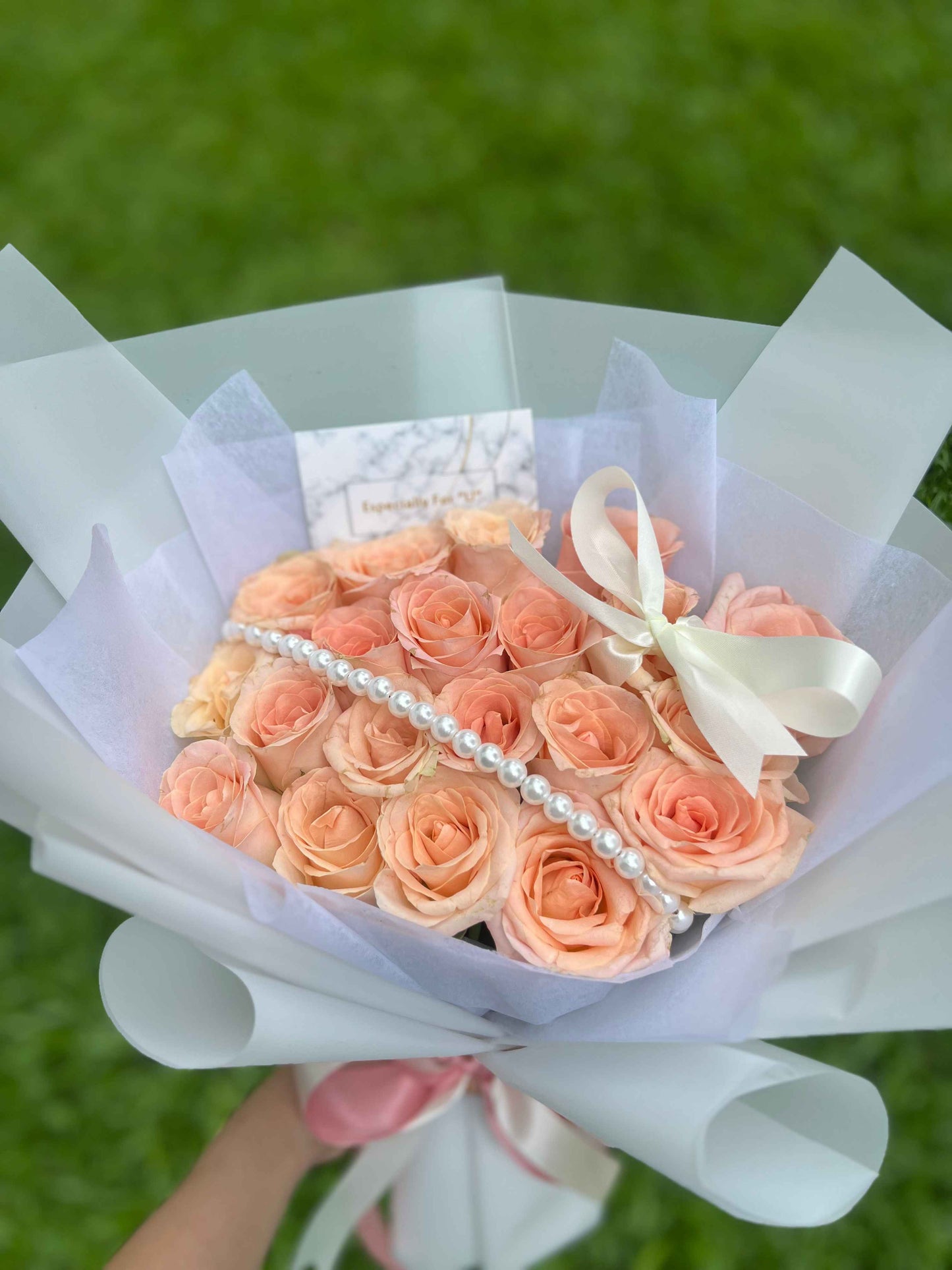 Peach Elegance (30 Roses)